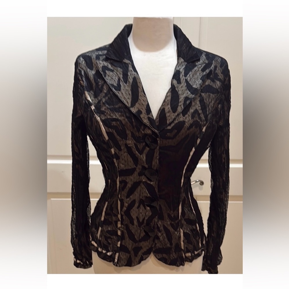 Alberto Makali ladies jacket fits like a medium size XL price is firm
